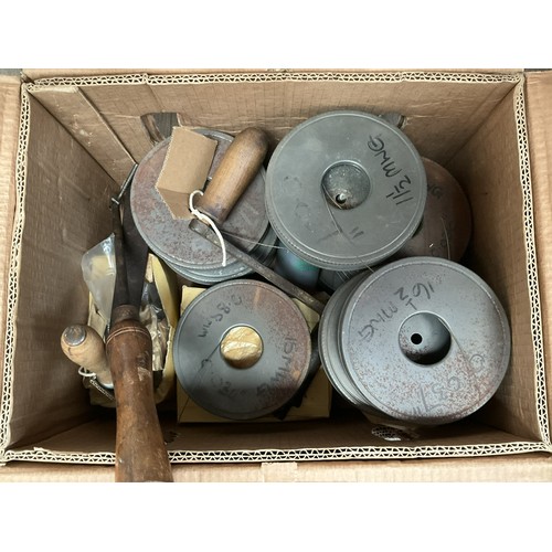 9014 - A collection of piano spares including wire, winding handles etc.

Colin Williams Collection