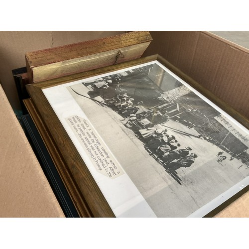 9019 - Two boxes of various prints relating to barrel pianos and organ grinders etc.

Colin Williams Collec... 