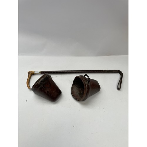 8244 - A childs horn handled riding crop and pair of children's leather clog/toe stirrups