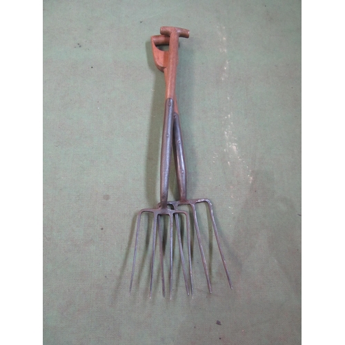 8034 - Two garden forks