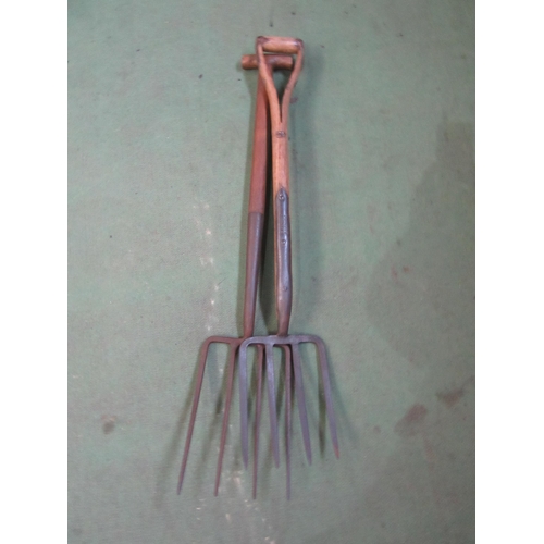 8042 - Two forks including wide tine Lyndon