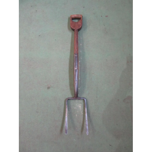 8060 - A 'D' handle clay spade