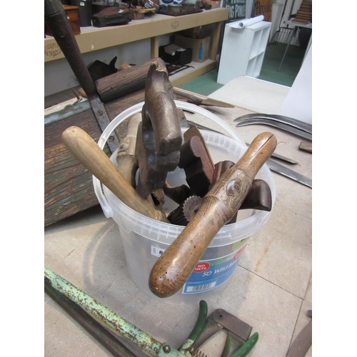 8164 - A tub of wheelwrights tools including buzz, augers and saw with George III coin in handle