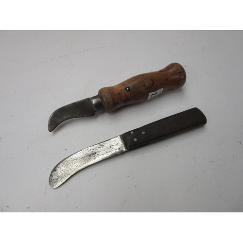 8253 - A pruning knife and hoof knife