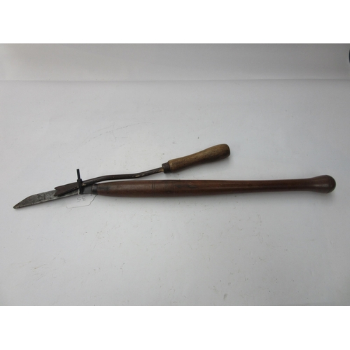 8268 - A long handled pavey weeder and an asparagus forked harvesting knife