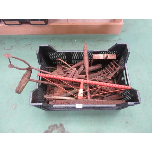 8285 - A crate of mixed tool heads