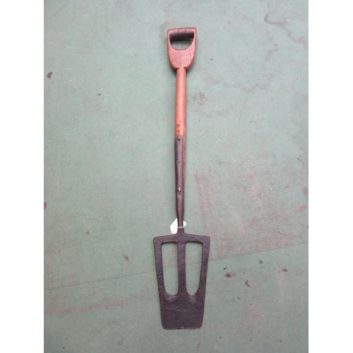 8299 - A Victorian East Anglian marl digging spade