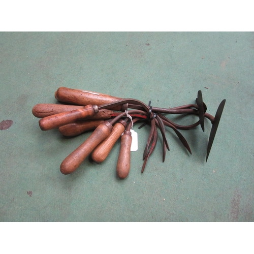 8362 - Three onion/carrot hoes, mixed sizes, including Lyndon and Vaughan and five single narrow hand weedi... 