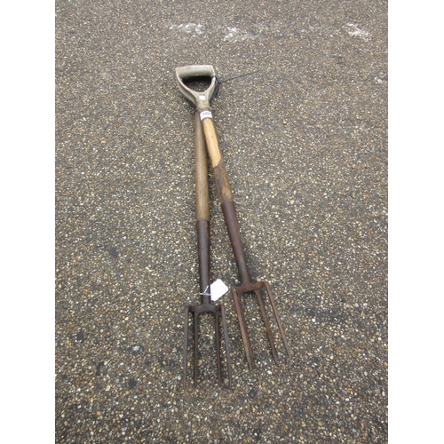 8007 - Two S & J Neverbend border subsoil stirring forks