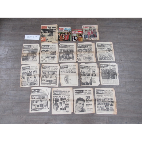 7266 - A collection of weekly music papers and magazines 1965-1966, comprising NME (x14) to include #'s 962... 