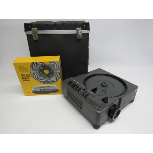 7441 - A Kodak Ektapro 5000 slide projector in fitted case with boxed S-AV 2000 carousel