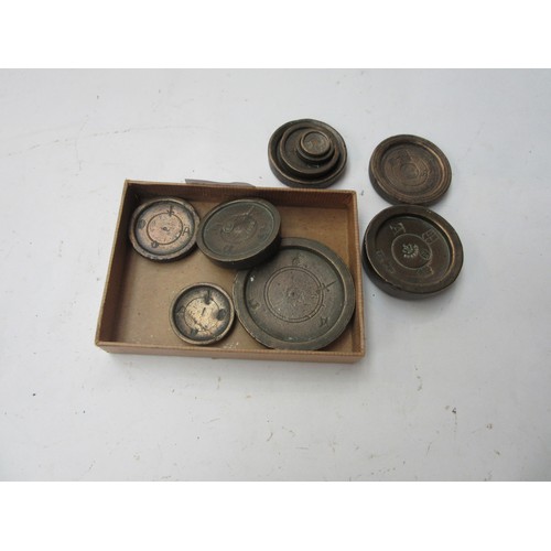 8245 - A collection of Georgian bronze weights, mixed sizes