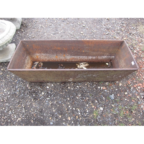 3470 - A cast iron trough