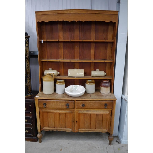 2227 - A 1930's oak dresser