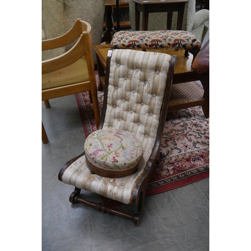 2347 - A 19th Century slipper chair and circular stool