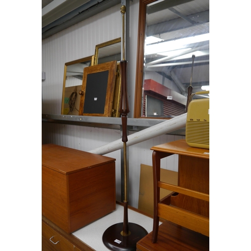 2443 - A mid Century mahogany and brass standard lamp