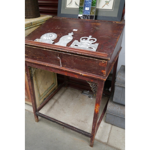 2087 - A Victorian Clerk's desk on stand