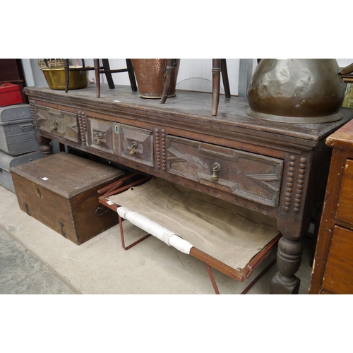 2097 - A Georgian oak dresser base with three drawers