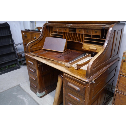 2161 - An Edwardian oak roll top desk