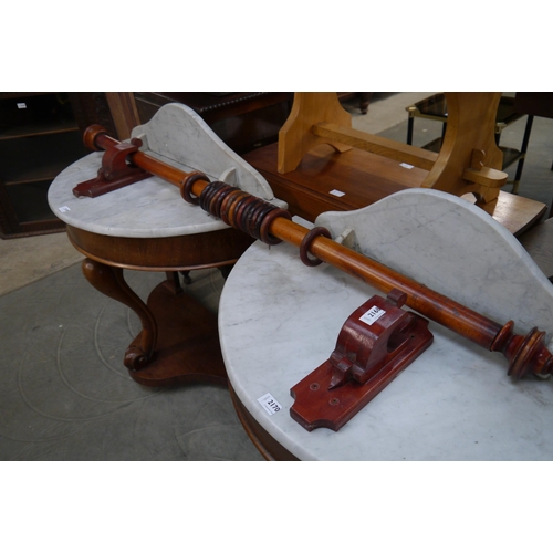 2168 - A Victorian mahogany curtain pole with rings and bracket