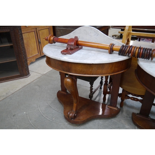 2169 - A Victorian mahogany marble top washstand