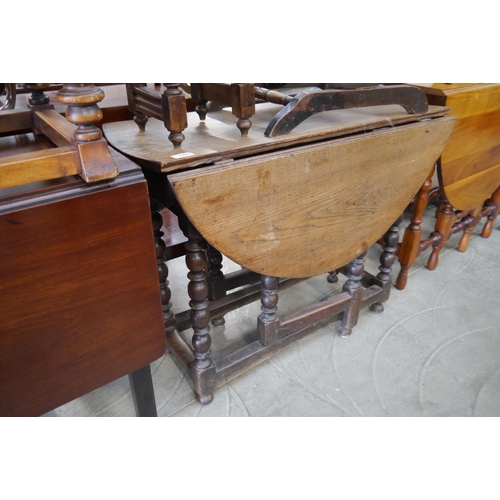 2207 - A 17th Century oak gateleg table on bobbin turned legs