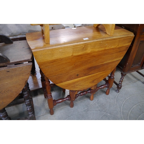 2210 - A 20th Century honey oak gateleg dining table