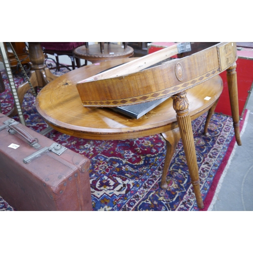 2247 - A Victorian inlaid walnut oval top coffee table on later cabriole legs