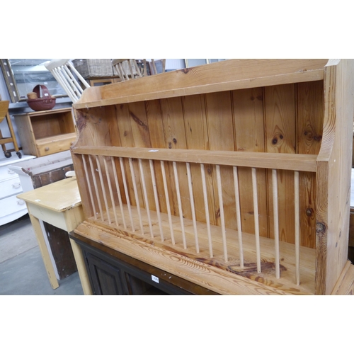 2262 - A pine plate rack