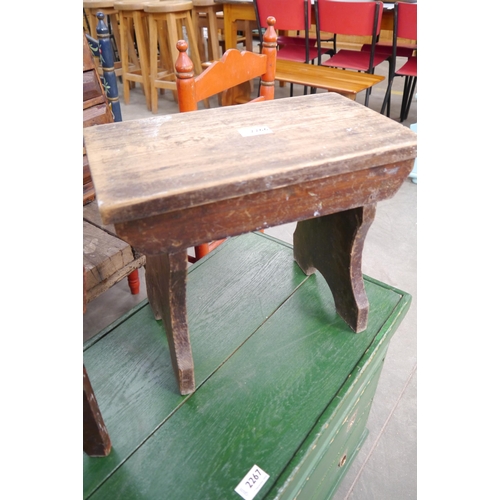 2266 - A pine stool