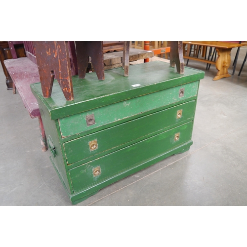 2267 - A green three drawer worksmen chest