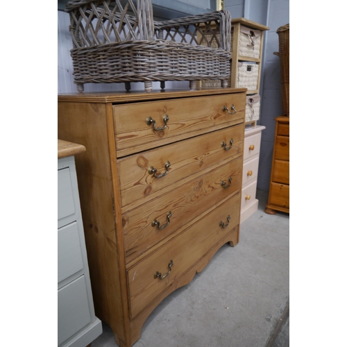 2290 - A 19th Century pine chest of four drawers