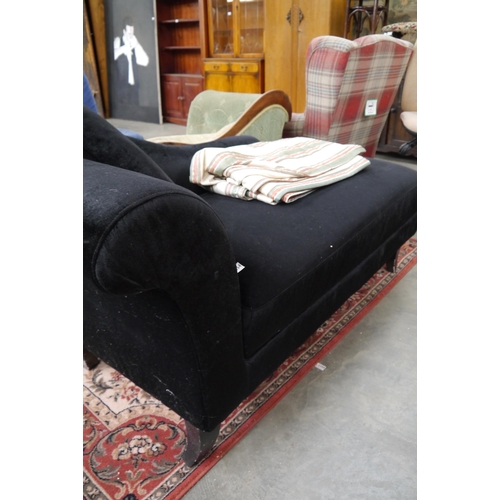 2354 - A modern chaise longue