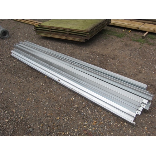 3438 - 22 lengths of galvanised steel top hats for insulated panels, 3m approx.