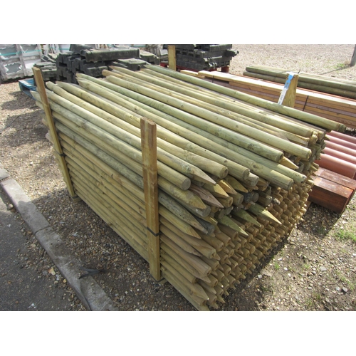 3186 - A pallet of timber stakes, approx. 300