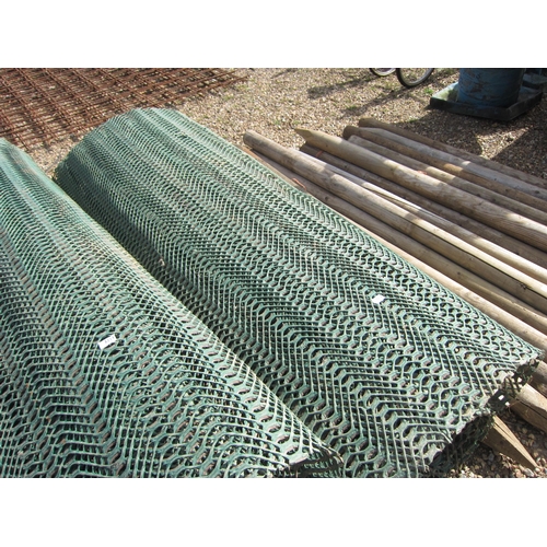 3212 - A roll of grass protector mesh