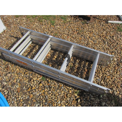 3252 - A Bayley aluminium folding platform