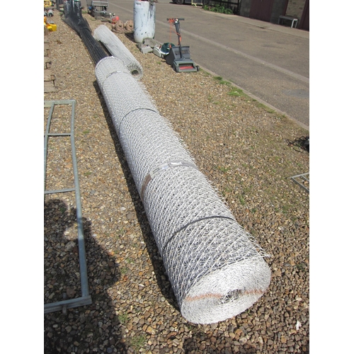 3255 - A roll of roadway verge protector mesh