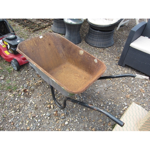 3312 - A wheelbarrow