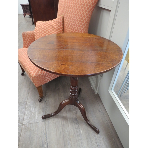 6060 - A George III oak tripod tea table, 51cm diameter