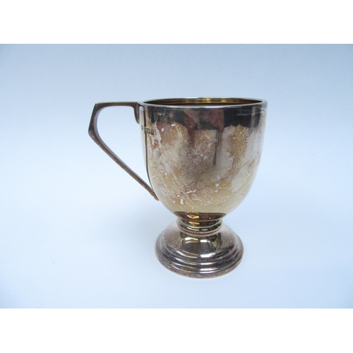 6382 - A James Deakin & Sons silver christening mug with monogram to front, Sheffield 1909, 9.7cm tall, 153... 