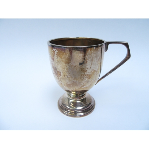 6382 - A James Deakin & Sons silver christening mug with monogram to front, Sheffield 1909, 9.7cm tall, 153... 