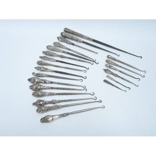 6387 - A good quantity of silver handled button hooks various sizes