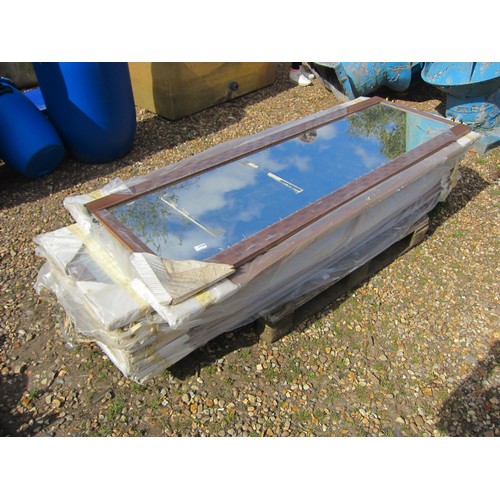 3328 - A pallet of plastic framed mirrored sliding doors