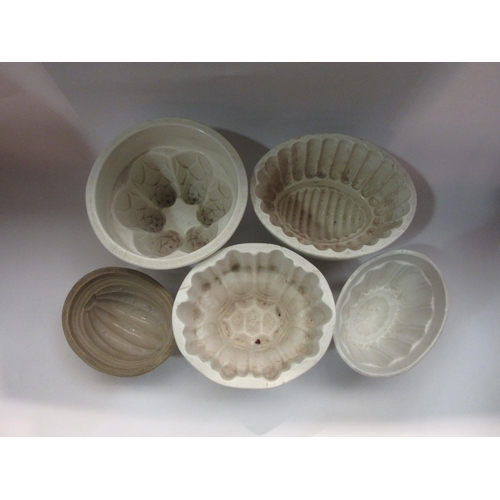 4379 - Five stoneware jelly moulds of varying sizes, smallest 8cm tall and largest 13cm, some are cracked