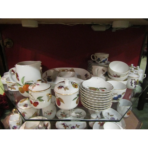 4006 - A quantity of Royal Worcester 