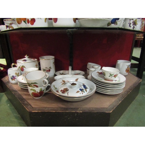 4006 - A quantity of Royal Worcester 