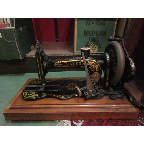 4293 - A manual Singer sewing machine, cased