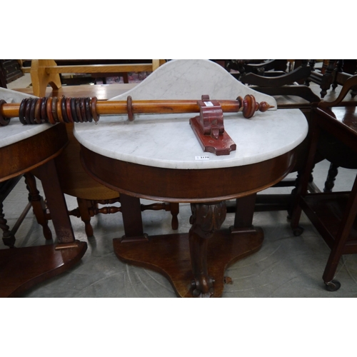 2176 - A Victorian mahogany marble top washstand