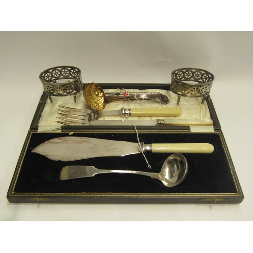 4467 - A small quantity of plated ware to include fish knife and fork and snail picks